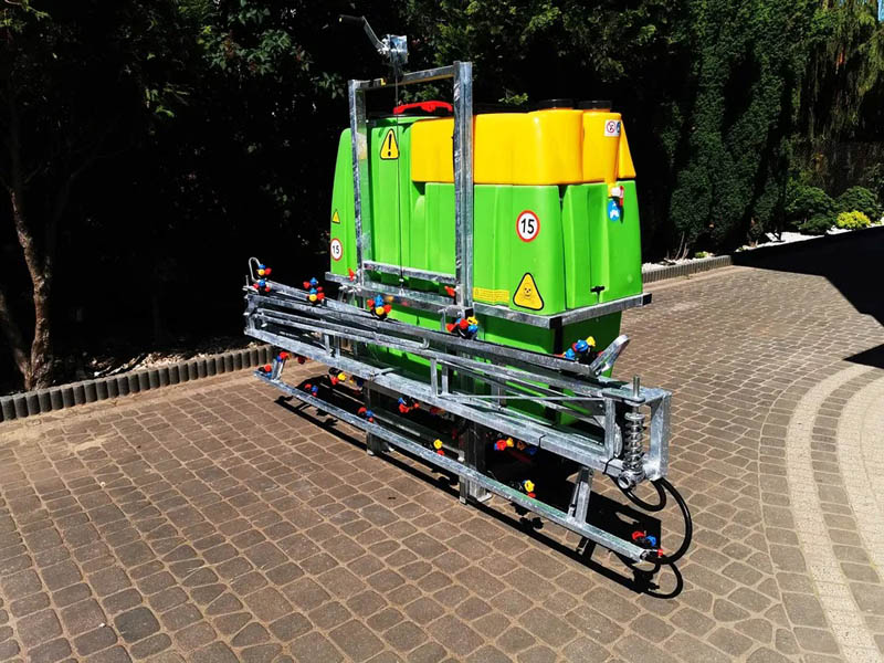 opryskiwacze hydraulicznie rozkładane